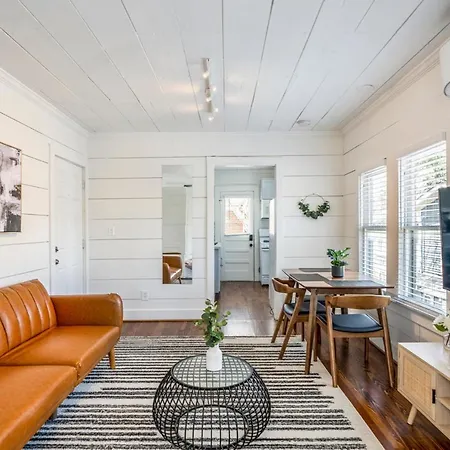 Historic Heights Artist Bungalow #3